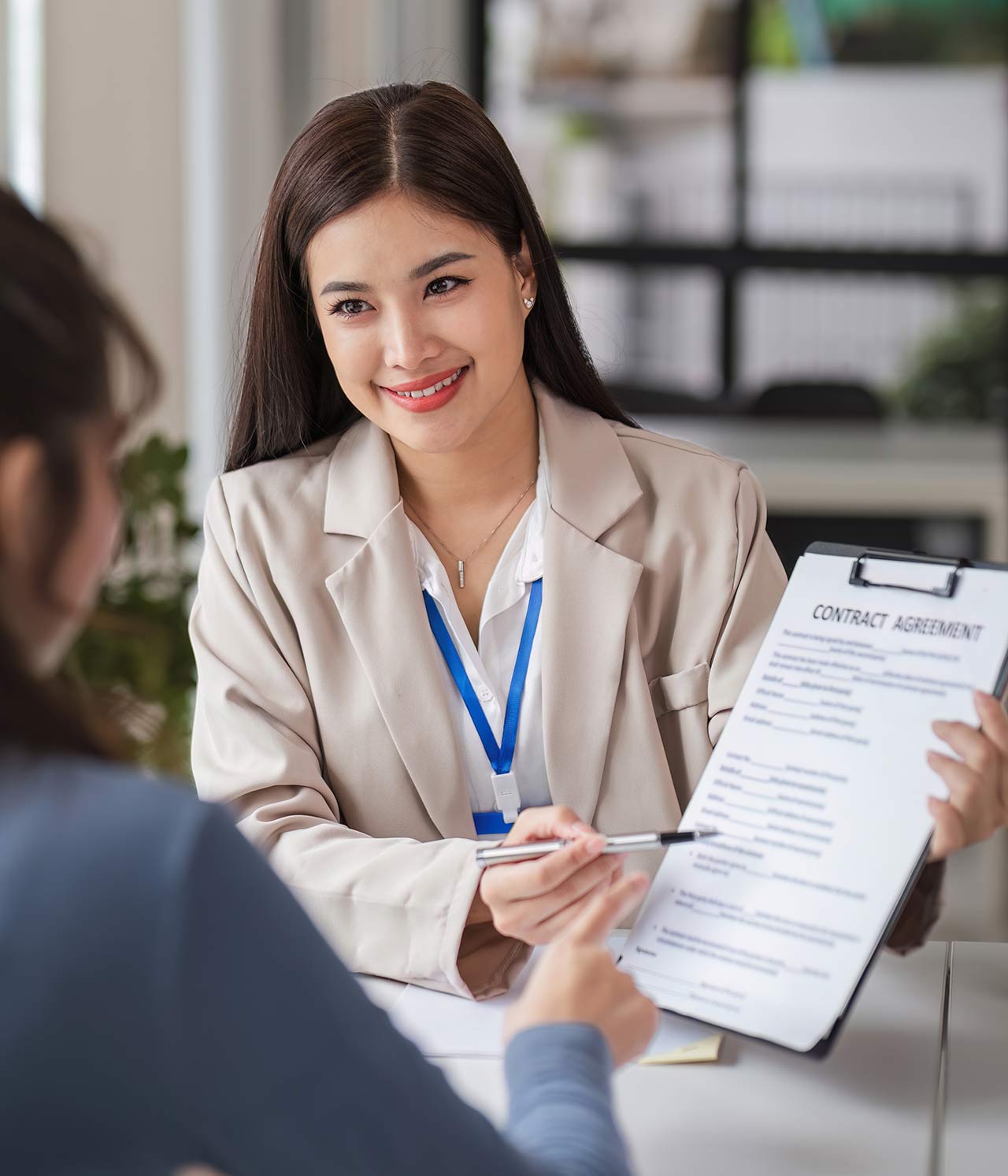 insurance-dealers-are-making-offers-to-customers-w-2023-11-27-05-28-40-2CFCN2U